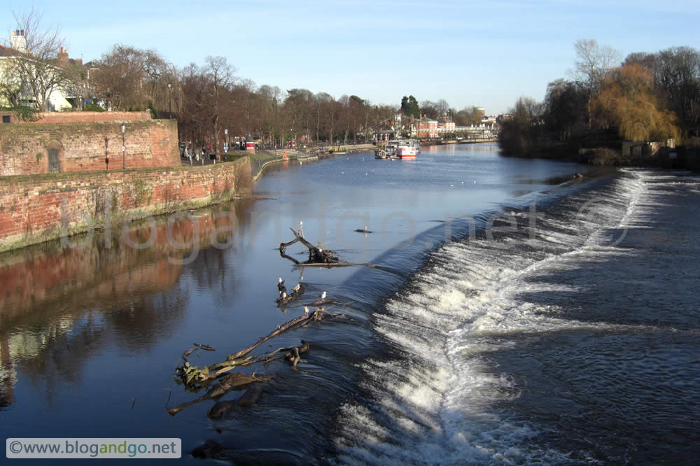 Weir from the old Dee bridge